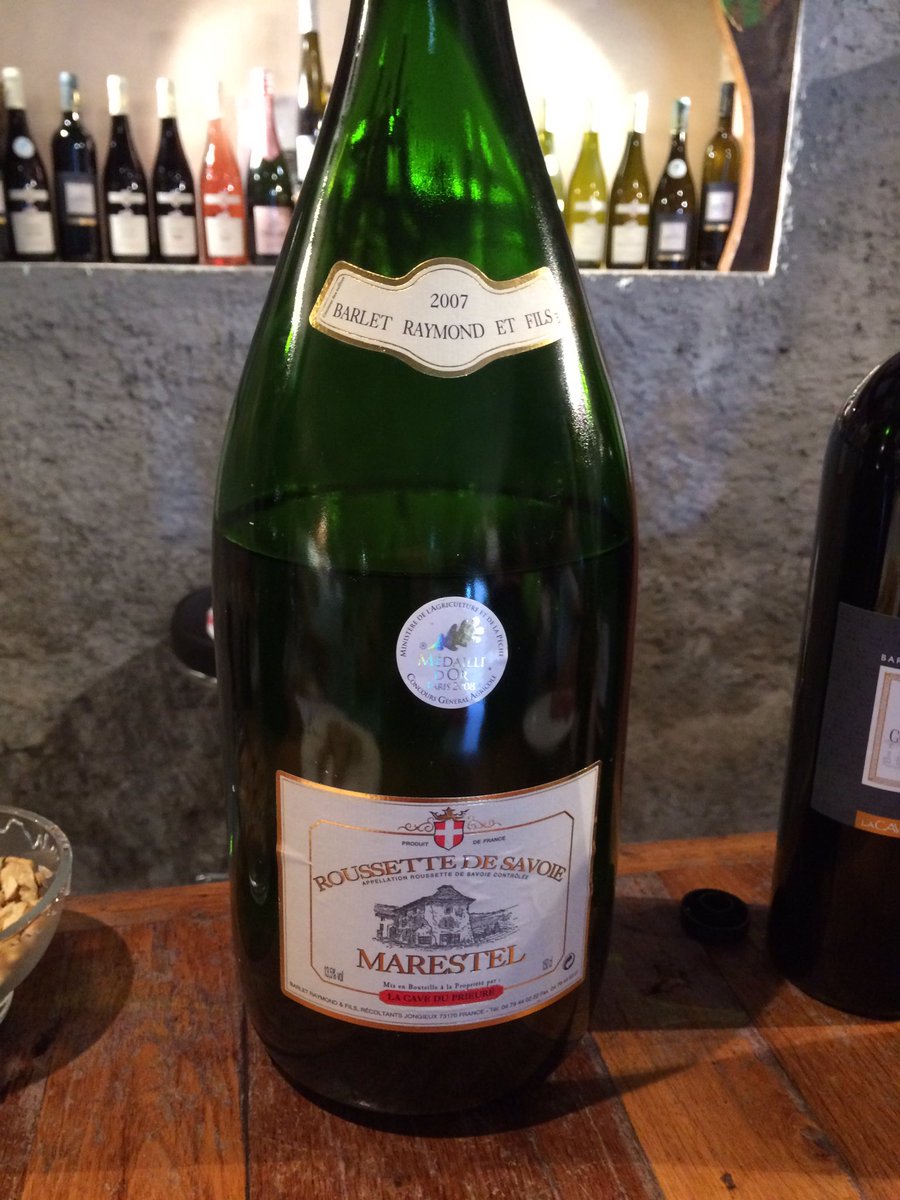 RDV_Saveurs's tweet photo. Magnifique dégustation de plusieurs vins #Marestel à la Cave du Prieuré en #Savoie #FascinantWeekEnd avec la presse française #wine https://t.co/cX9Lfm7vaH