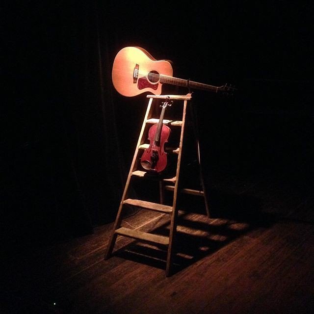 TimSimonMusic's tweet photo. Reposting @clement_seclin:
waitin' in the dark #theatre #parisart #jeunepublic #artshadows #lookingforward #theotheatre #guitar https://t.co/6p3lhqIKVb