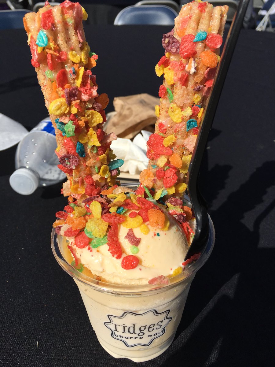 KingxCmart's tweet photo. #twitchconeats Fruity pebbles churro sundae! #hellabomb #food #foodie https://t.co/HayEJXeFK8