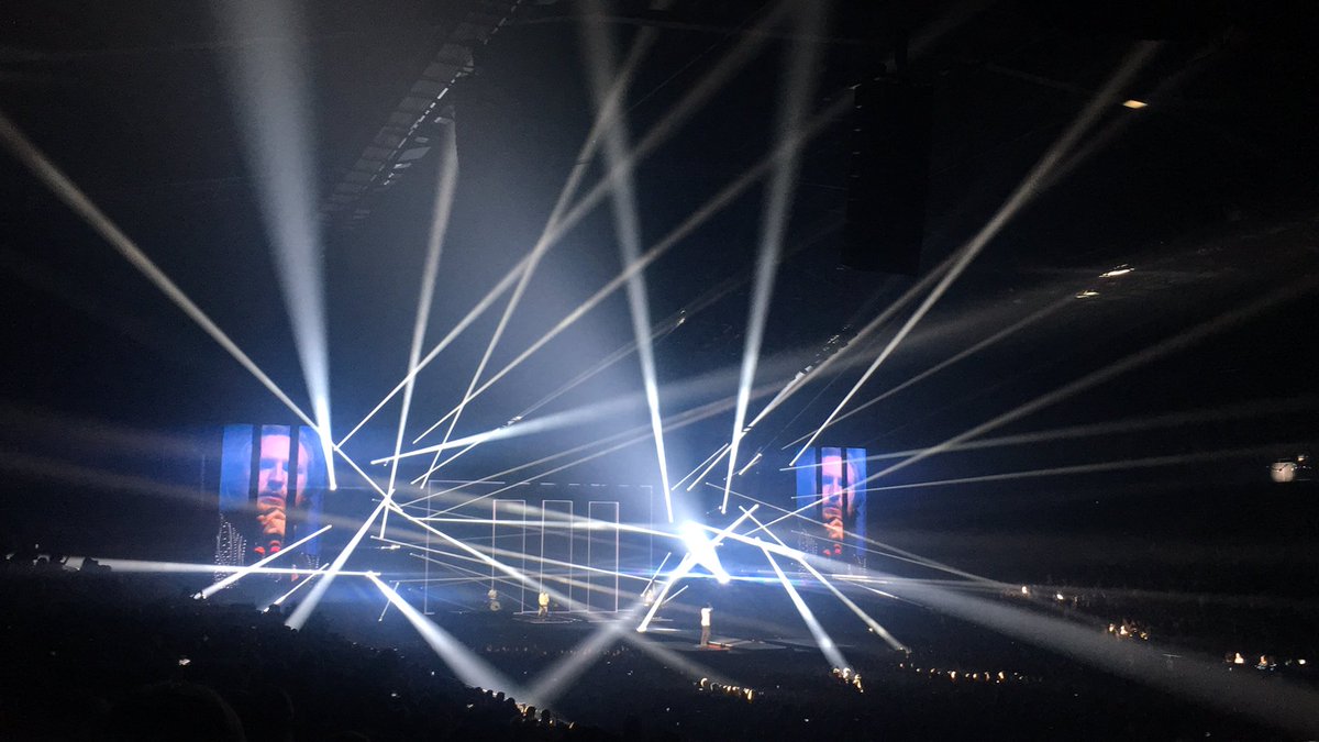 britt_bamps's tweet photo. @bazart_band stelt nooit teleur! Zalige avond gehad merci!!! 💜✨#sportpaleis #Basart @edinoooo https://t.co/uiOLMgbBOk