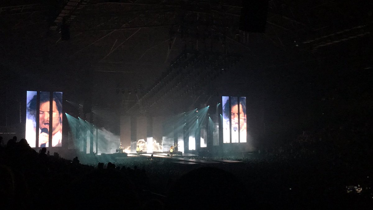 britt_bamps's tweet photo. @bazart_band stelt nooit teleur! Zalige avond gehad merci!!! 💜✨#sportpaleis #Basart @edinoooo https://t.co/uiOLMgbBOk