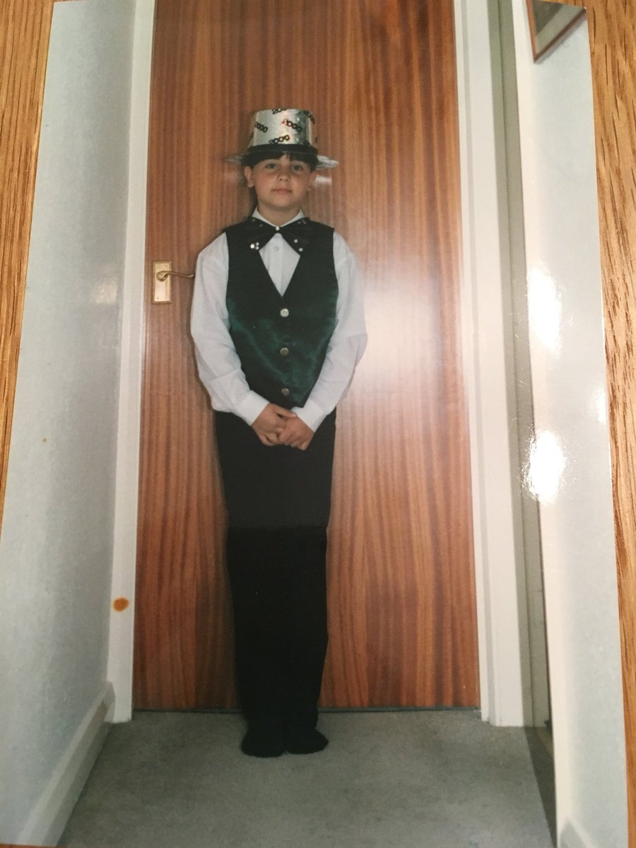 BeckyLawrenceUK's tweet photo. My style was on fleek back in the day 😂😂😂🙈🙈🙈 #oldskoolstyle https://t.co/OLP75Sof9i