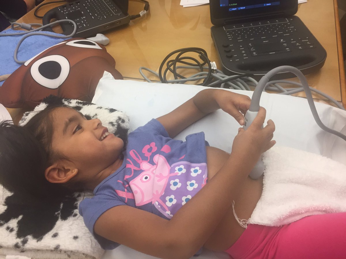 VivetaLobo's tweet photo. Our educators come in all sizes! That's my little one ultrasounding her hip! #POCUS @ULTRAfestSU #ultrafestsu17 https://t.co/TDAjpq0TGy