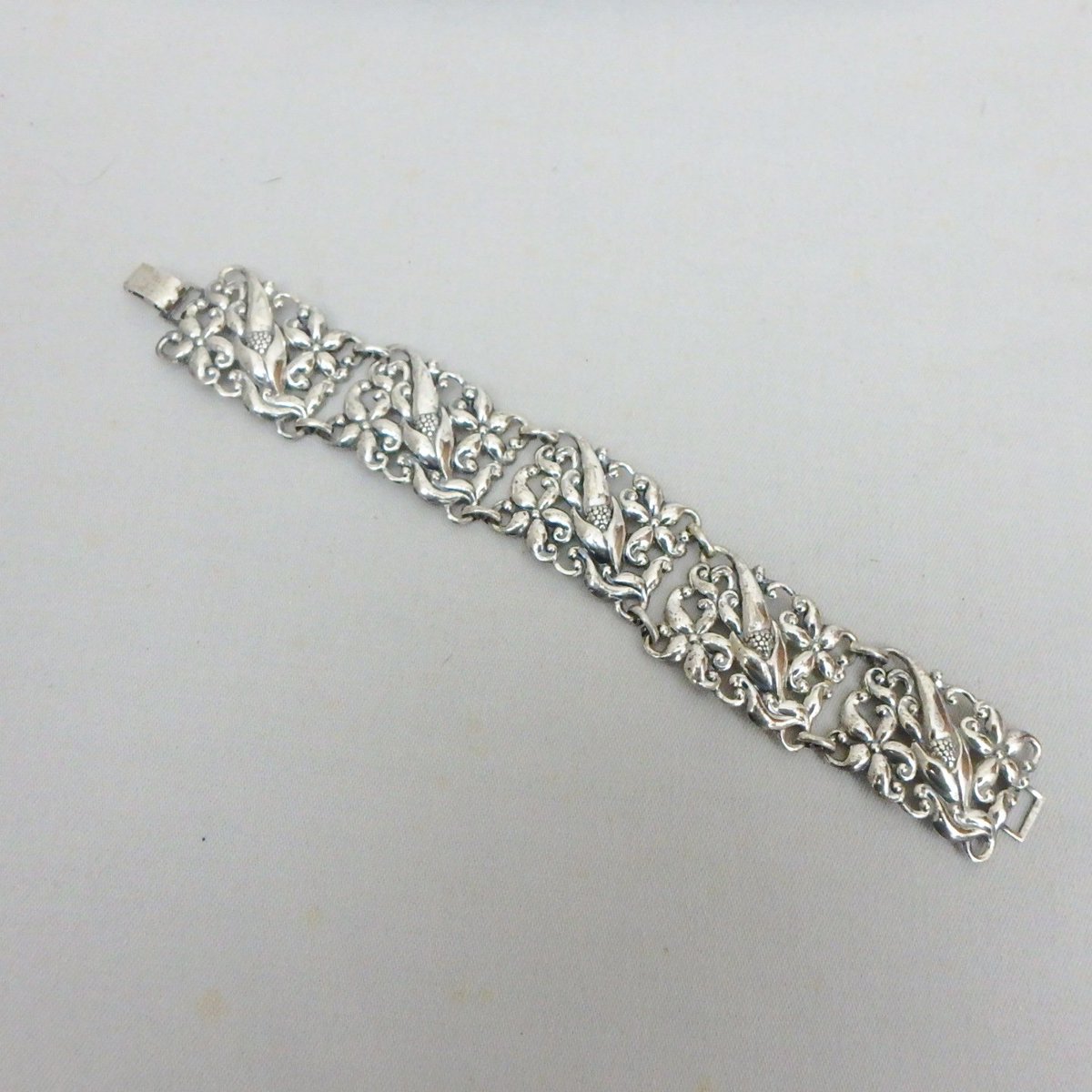 ApplegateAntiqu's tweet photo. #Danecraft #SterlingSilver #VintageBracelet #VintageJewelry Wide Link Bracelet offered @ https://t.co/bcMQ1iOhDD https://t.co/raZcJ2vpOP