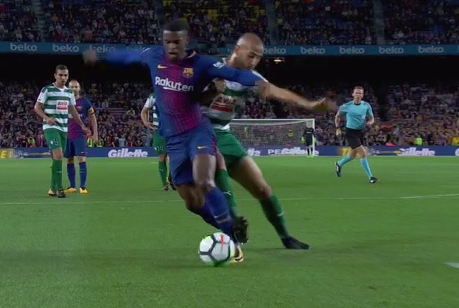 Ramon_AlvarezMM's tweet photo. El Barça ya lleva 4 jornadas en las que se adelanta con un gol ilegal. Así es muy difícil ganar la liga. Fotos vía @rafa_sramos7 https://t.co/VOYYdwCz5c
