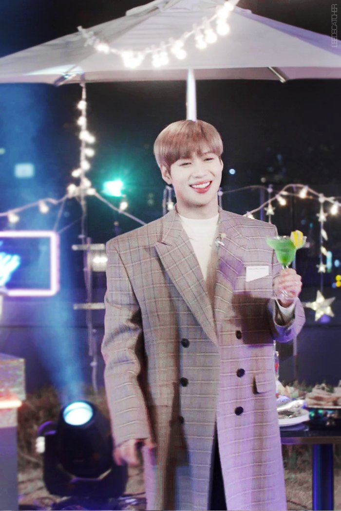leedscatcher525's tweet photo. 161021 V앱 태민 루프탑 라이브 캡쳐
탬테일...♥😋 https://t.co/83aa5XmO9a