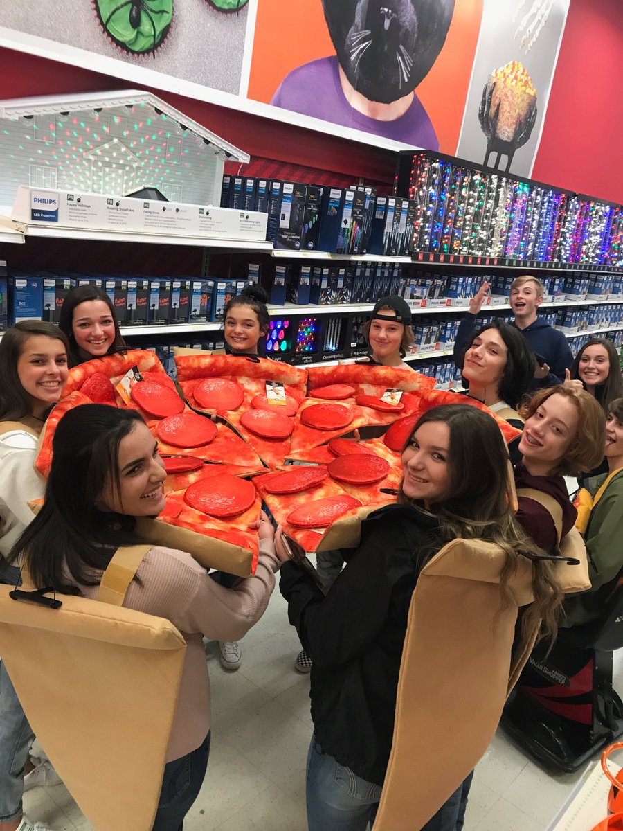 Sharing an experience with guests! #pizzaallday #Halloween2017 #pizzaplease #guestexperience