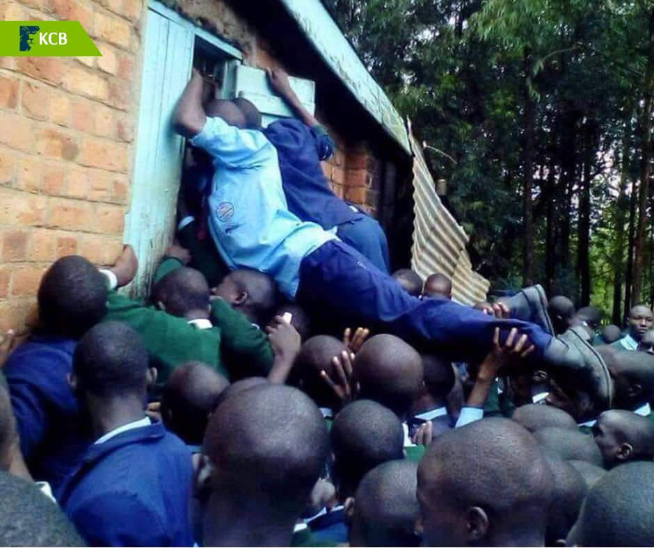 KCBInKenya's tweet photo. RT if you can relate.
Watu wa Group of schools kaeni kando kidogo pls tutawaita tukimaliza 🏃 https://t.co/GD72GNGfCF