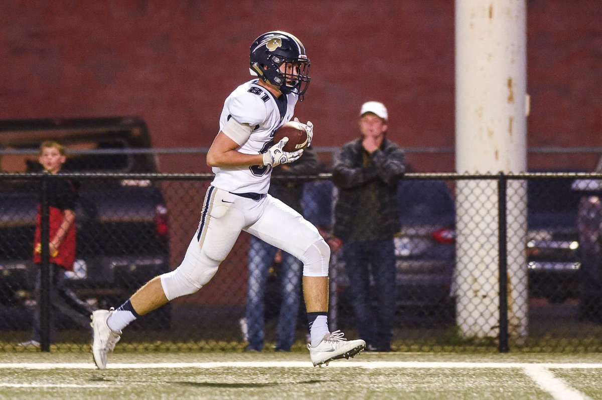 YurViewOK's tweet photo. Gametime Extra - Blake Adams leads Heritage Hall to a 56-7 victory over Newcastle.

READ: https://t.co/IyD8QeBSbm https://t.co/VkHbkUmd2E