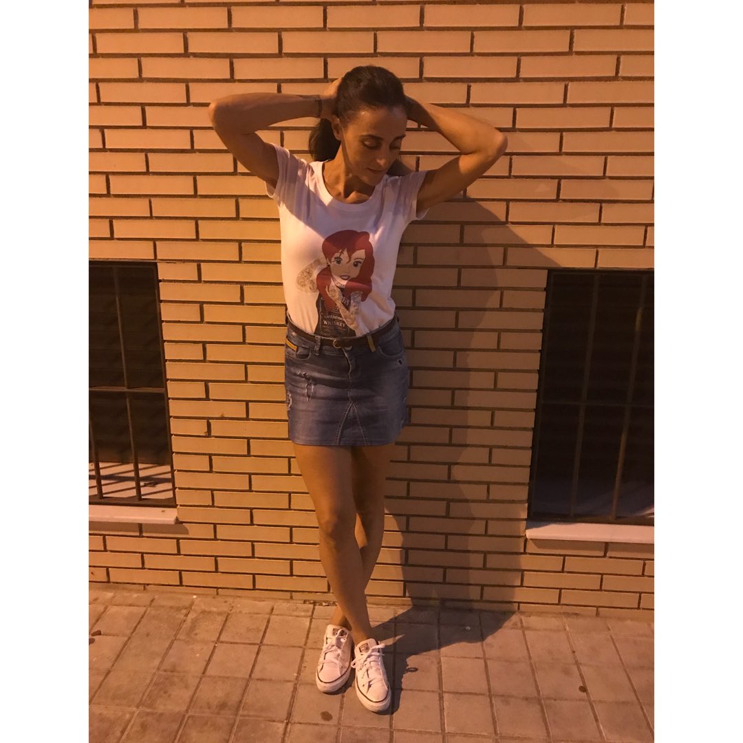 isaescobaraguil's tweet photo. Antes de hablar de mi ,habla conmigo ๐๐๐ #tumblr #tamblrgirls #styleurban #style #stradivarius #converse #photography #photo #foto #noche https://t.co/4lODb2c1ag