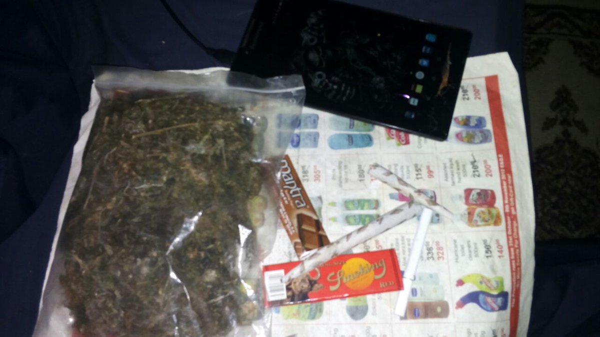 omarmangeli's tweet photo. #NP: Dirty Harriet Album;
Rah Digga.
#Kush #Cannabis #Weed #Marijuana #Ganja #Spliff #MiraaTeam #GreenCrack #GainWithXtianDela #TrapaDrive #Eastcoast #Legend #Classics #FlipmodeSquad #MusicHistory #Flatbush #Women #FemaleMC #Rap #DirtyHarriet #QueenLyricist #SaturdayNightHiphop https://t.co/KVs7TeMw8d