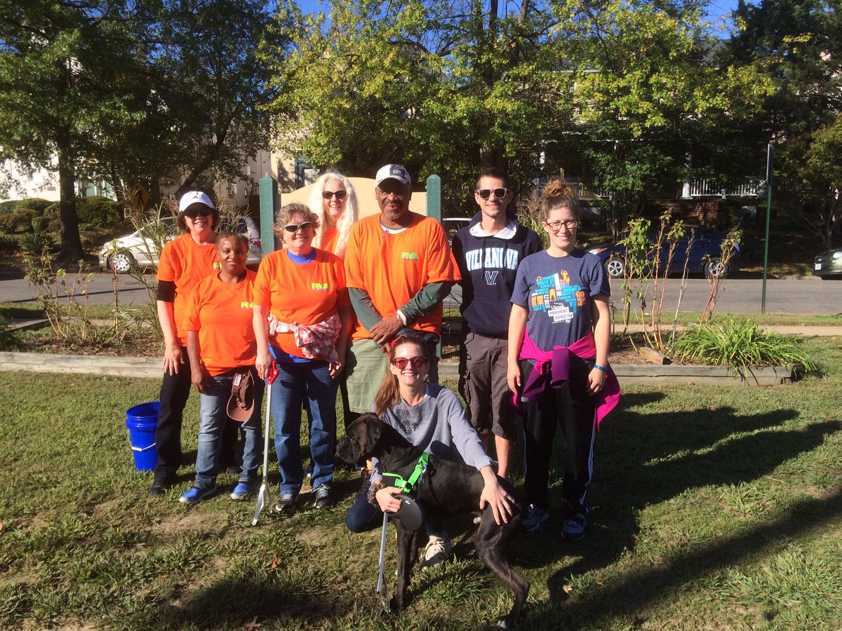 The <a href="/Brookland_Park/">Brookland Park</a> Boulevard volunteers rocked out <a href="/RVANorthside/">Northside RVA</a> this morning! 🚯🙌#RVA