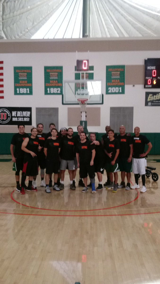 ULVBasketball's tweet photo. Huge day today. #ULValumni #ULVculture #OnceaLeoalwaysaLeo https://t.co/IA1aorwfTf