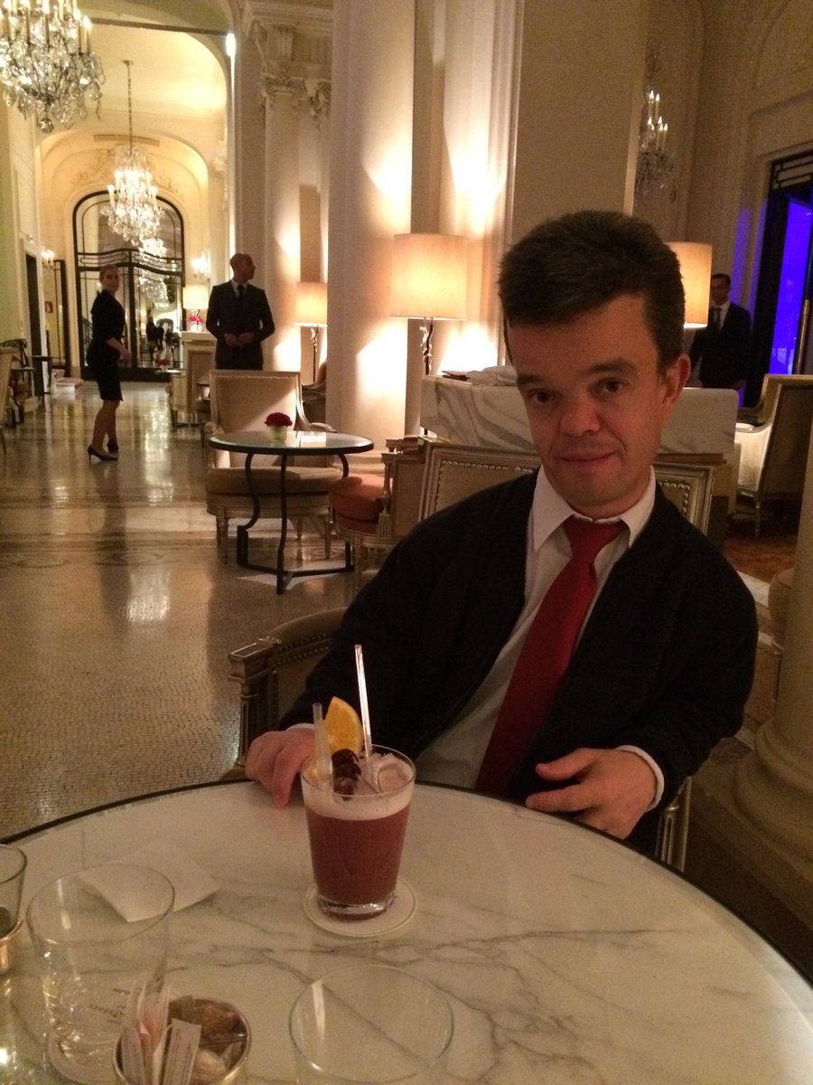 Boy13Ti's tweet photo. MY favorite Cocktail at #plaza #hot #love https://t.co/HqBWgycqmh