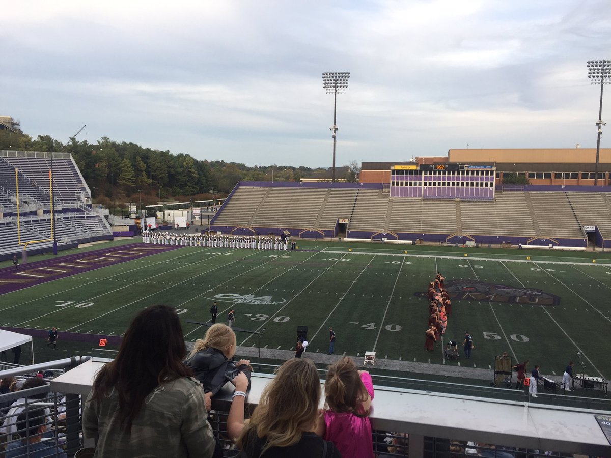 HCPSArts's tweet photo. I see you @BlueStreakBands !!! JMUPOC!!! https://t.co/yzPKrZrExO