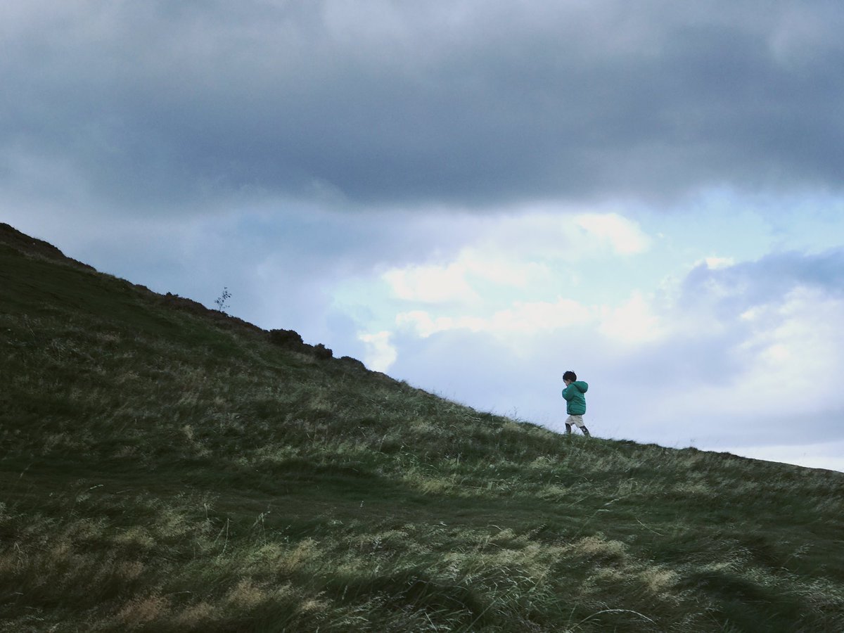 Su_Pa_La's tweet photo. Nice view from Arthur's seat, my kids really enjoy it! #Edinburgh #welcomescotland https://t.co/gIKmCjQ5eI