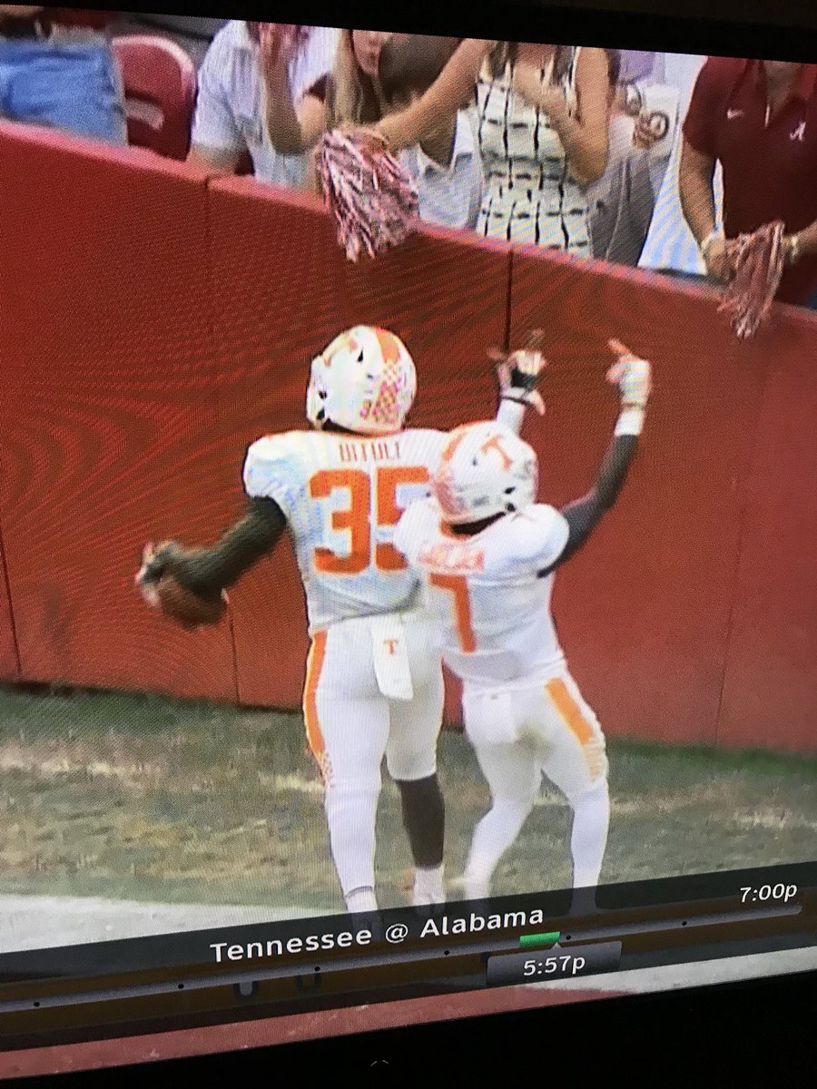 ChuckFugate's tweet photo. How not to celebrate after a pick 6 https://t.co/ePPeNcz2Ci