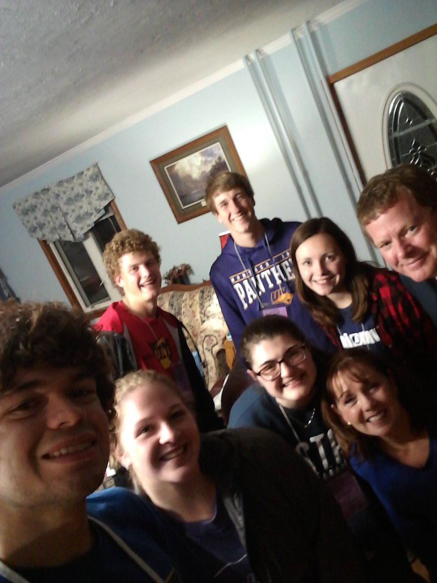 tobymason123's tweet photo. What a blessing it was to have such a wonderful family open their home to us! #NavsMainEvent2017 https://t.co/FFwsVQpyXR