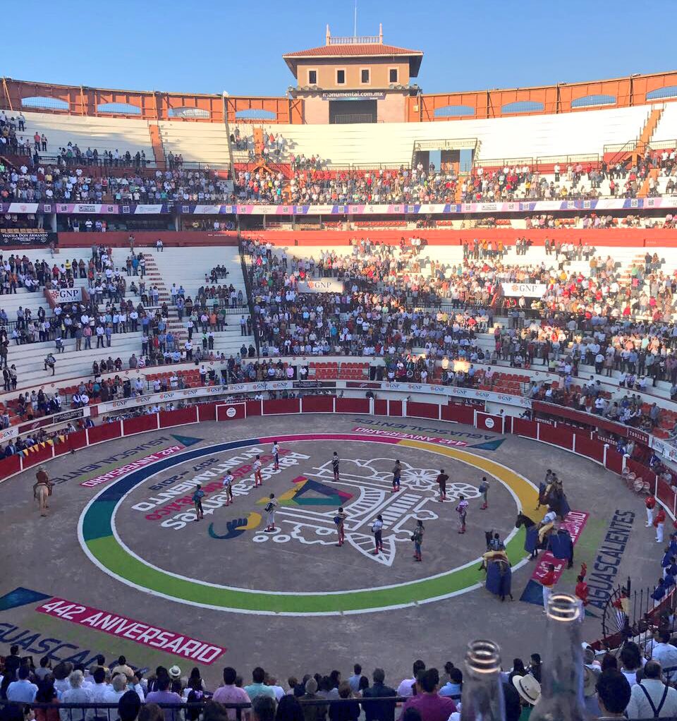 AlToroAgs's tweet photo. La mejor manera de celebrar el 442 Aniversario de #Aguascalientes 🌹 #CorridaDeAniversario https://t.co/JSpnflaC6H