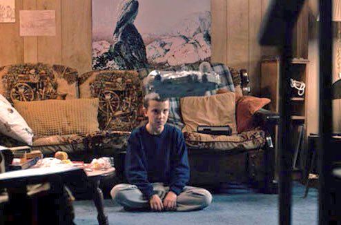 StarWarsSucker's tweet photo. Why am I enjoying #StrangerThings so crazily much? Ah right yeah, that's why... #starwarsreferences https://t.co/fHvZSADlST