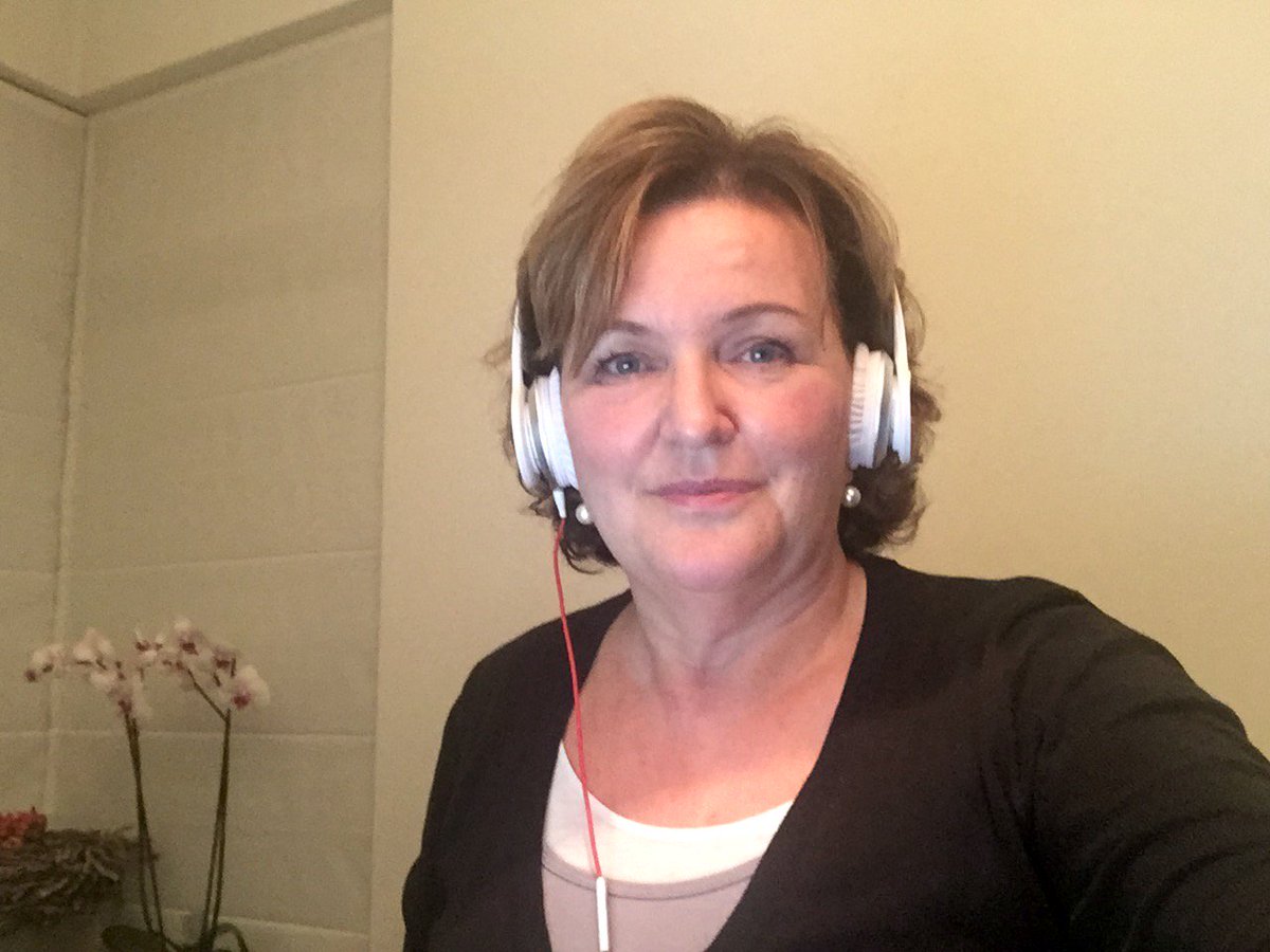 Pfieuw een avondje vlogs editen! meer werk dan je denkt. Morgen #vlog over #afvallen Next week: klusvlog! Check  Youtube Nouwels Logopedie