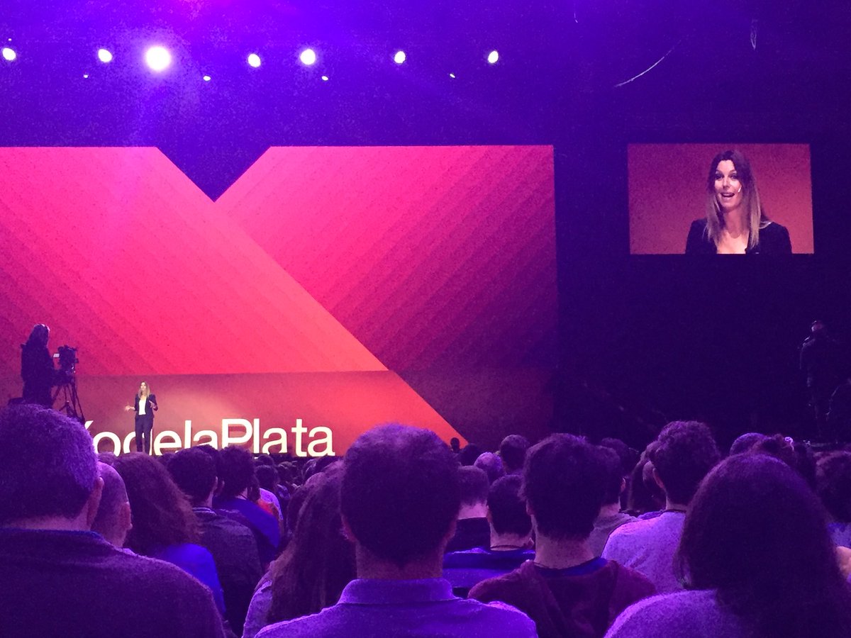 popisarria's tweet photo. Qué interesante e hipnotizante la charla de @TeresaBo "Testigos de la historia" en #TEDxRP 👏🏼👏🏼👏🏼👏🏼👏🏼 https://t.co/wNQw00ds9X