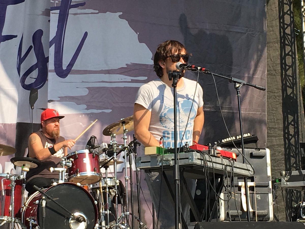 NAlianzaCDMX's tweet photo. ¡Tremendo @DAPUNTOBEAT en #SextaFest! #VenteConNuevaAlianza que sigue @QuieroClub 🎶🎵 https://t.co/7ZnujuDaQQ