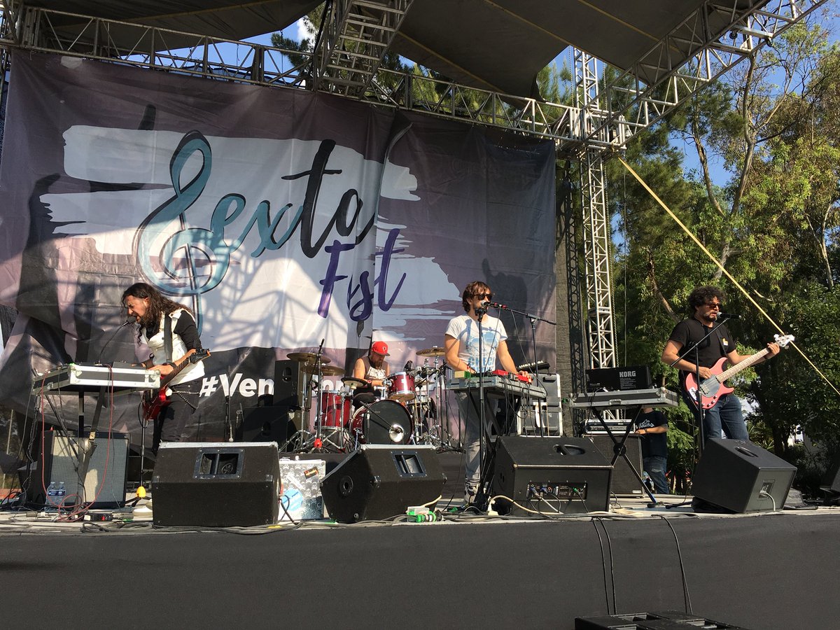NAlianzaCDMX's tweet photo. ¡Tremendo @DAPUNTOBEAT en #SextaFest! #VenteConNuevaAlianza que sigue @QuieroClub 🎶🎵 https://t.co/7ZnujuDaQQ