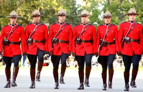 NOTIRIVAS's tweet photo. #Ficmaya | La herencia y las tradiciones de la Real Policía Montada de Canadá serán expuestas, a las 6 p.m. en la Plaza Grande 🇨🇦 https://t.co/fayxPsB7TU