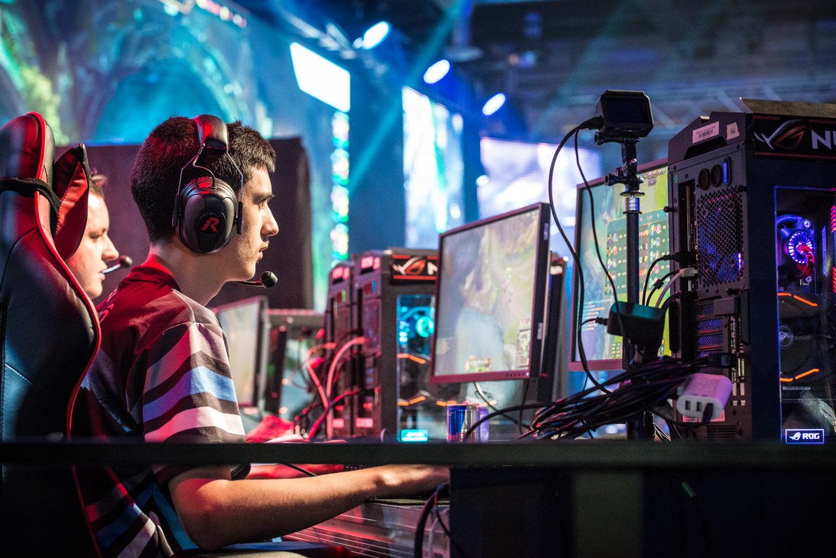 TobiLPhoto's tweet photo. Impressions @zurichgameshow @SPGeSports https://t.co/Oc7RNMgOjU