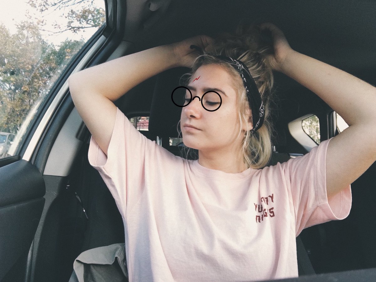 yonasleviosas's tweet photo. - veronica | @GUCClMARAIS 
- age: 18
- house: hufflepuff 
- patronus: wolf 
- lane: that yona boy https://t.co/a6clEI8LhA