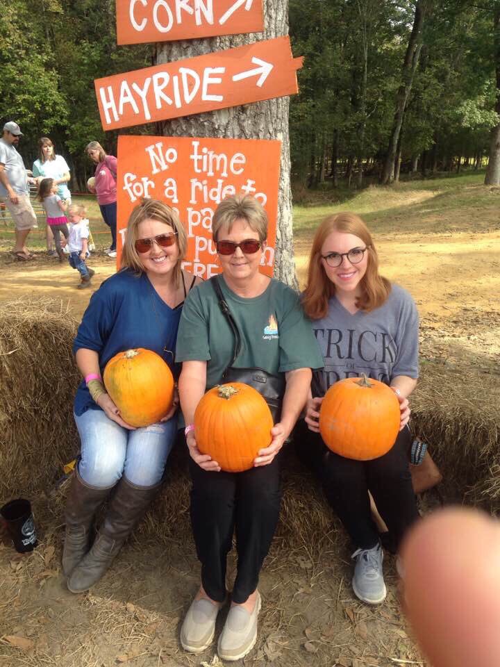 tawannagail's tweet photo. Pumpkin picking Sweet Home Al #letscarve https://t.co/PQkc9zPGUD