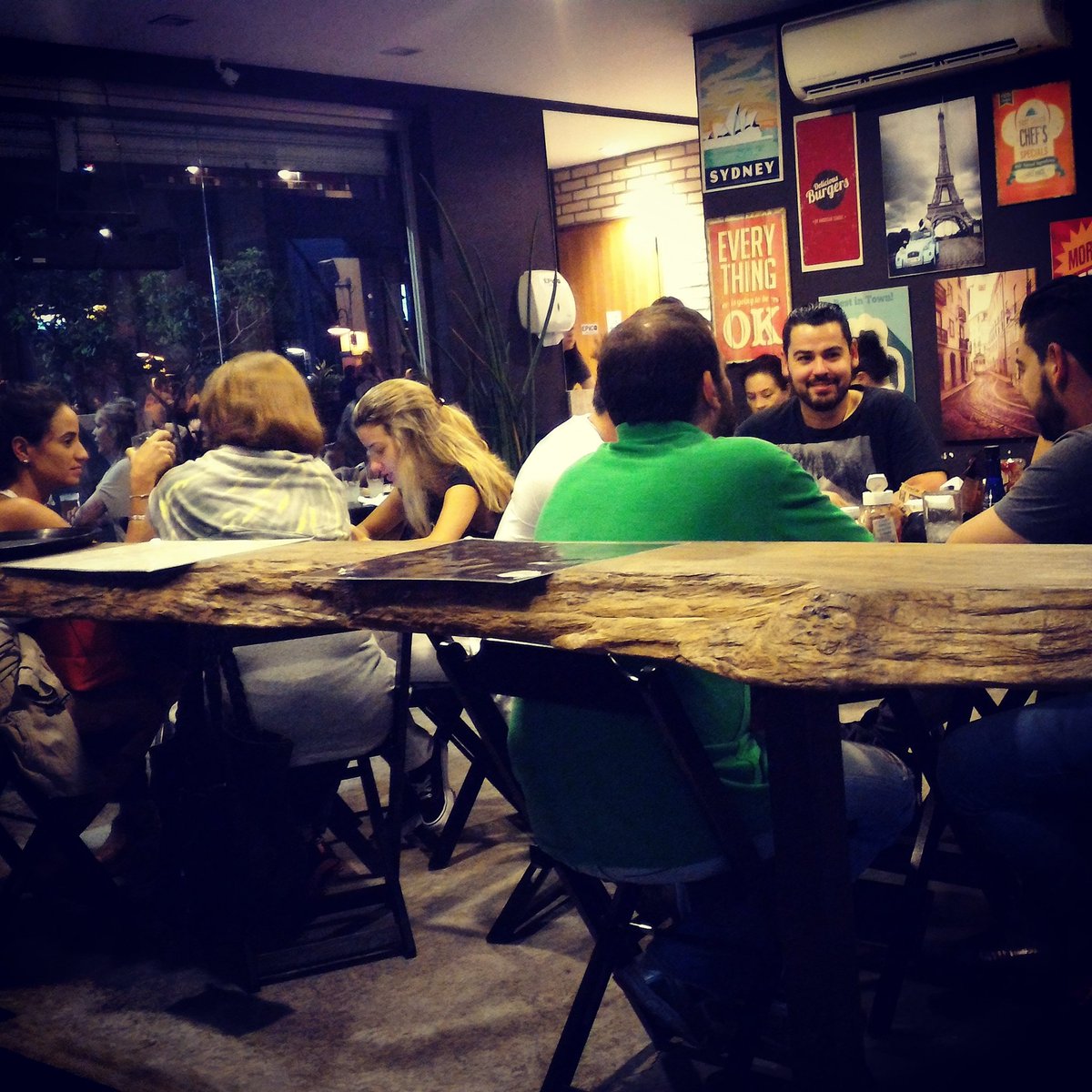 EpicoBurger's tweet photo. Ei! É sábado! Vem começar a saborear a noite com nossos burgers, porções e cervejas artesanais! Estamos te aguardando! https://t.co/2LRgb1qHJn