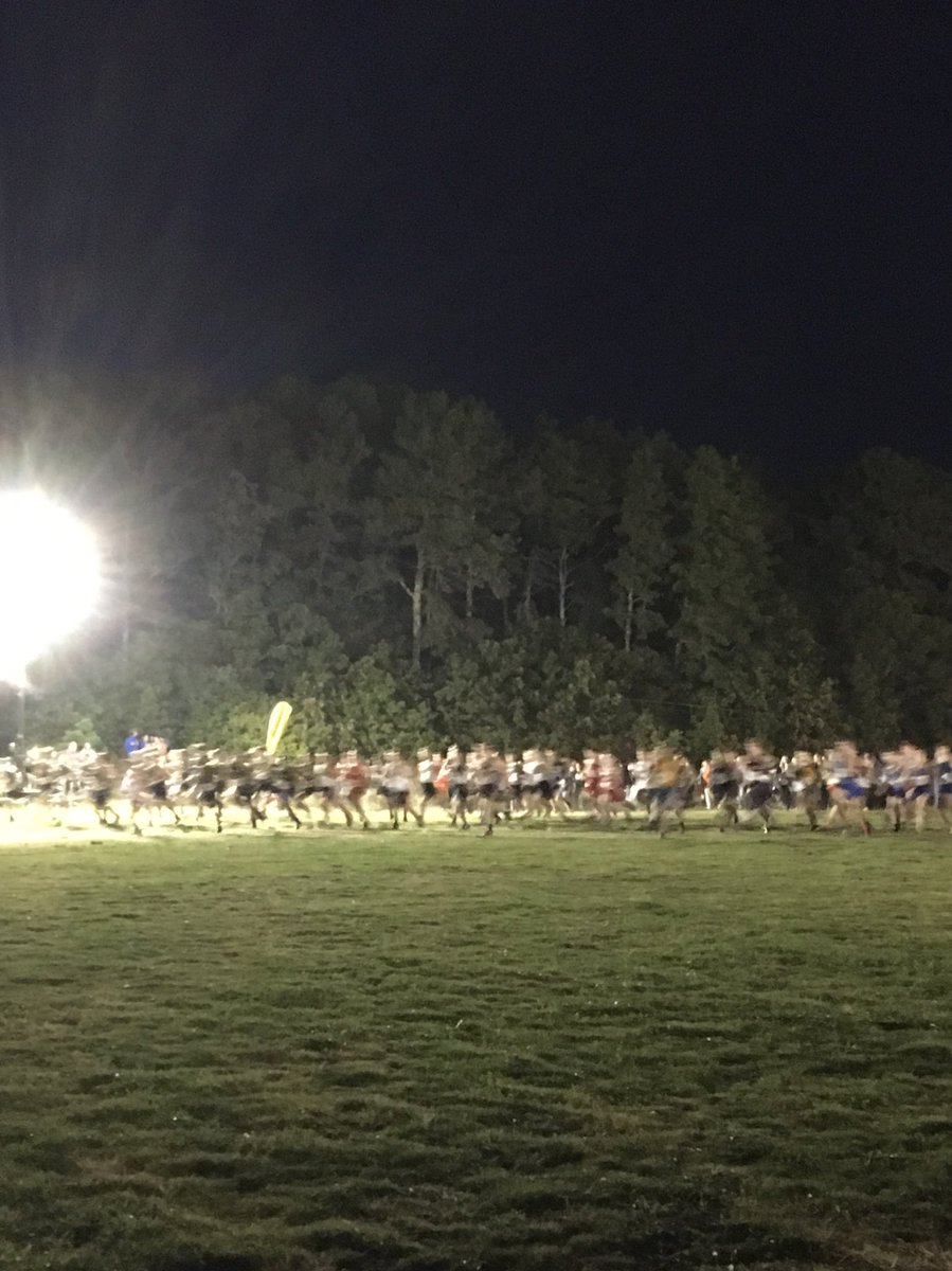 FoxboroXCTF's tweet photo. FoxXC - Div2 JV Boys start at Twilight - 6:30PM #gettingdarker https://t.co/0R13Ys4zK8