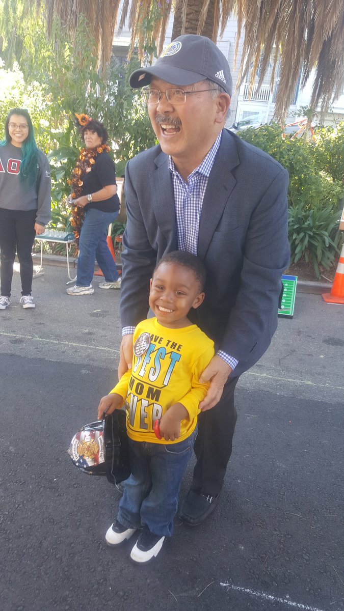 danielhomsey's tweet photo. Quesada Neighborfest Does it Again! Way to go Hydra/Maxine and crew - Mayor Lee gets it! https://t.co/e2Oq26NPnr