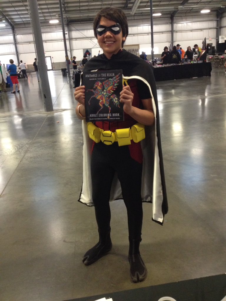DT2ComicsChat's tweet photo. My coloring book is Robin approved! #CountiCon https://t.co/G3WRiRUta0