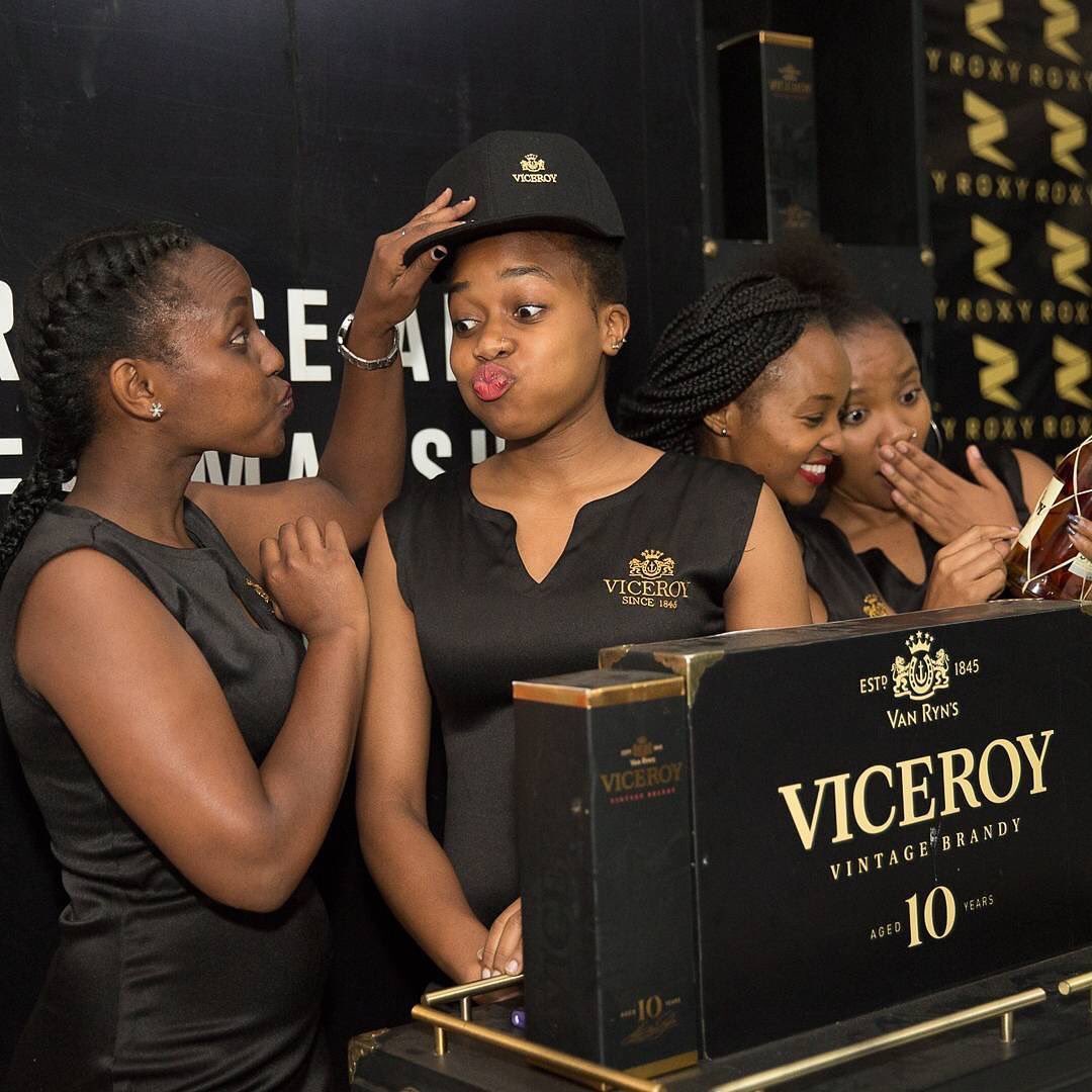 roxy_lounge's tweet photo. @XtiandelaFTrain @roxy_lounge is throwing a heavy party tis Sato wit ur favorite dj @DjJoeMfalme on deck
Enjoy being served by our waitress https://t.co/MPZkJc0HY4