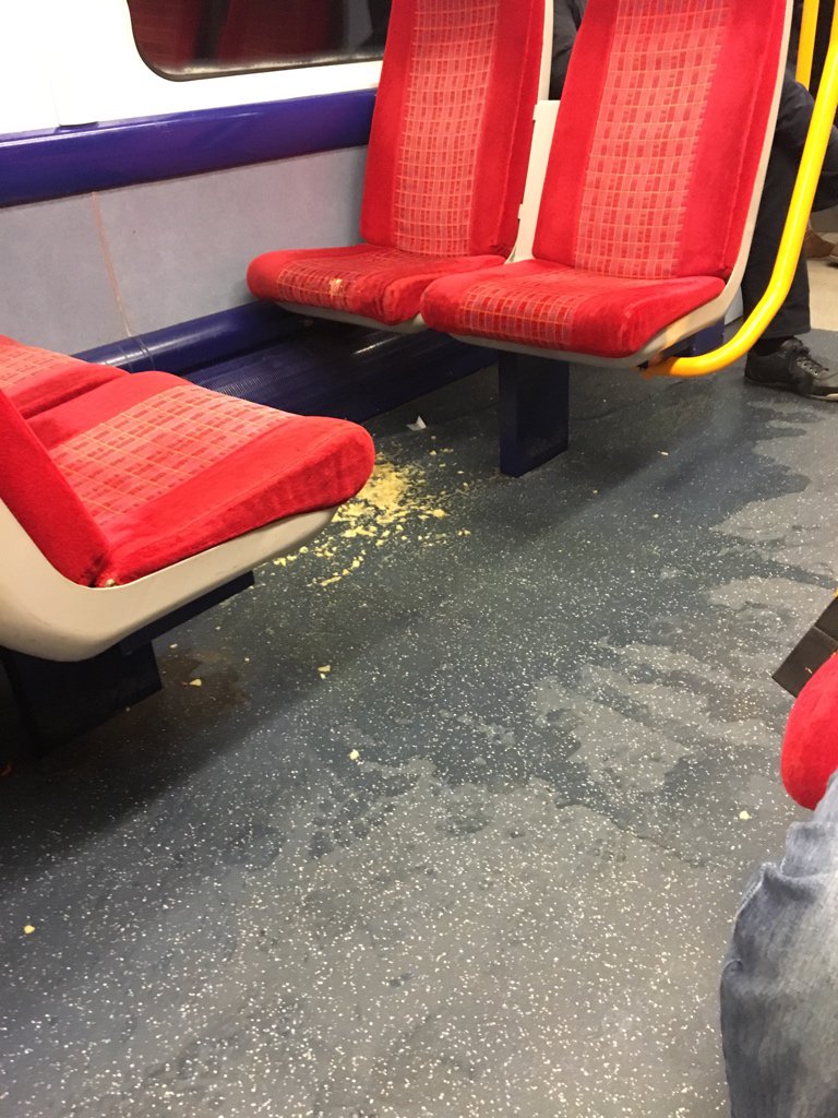 Twinny322's tweet photo. Just disgusting @swr_passengers sort you trains out https://t.co/S8pAHbmitI