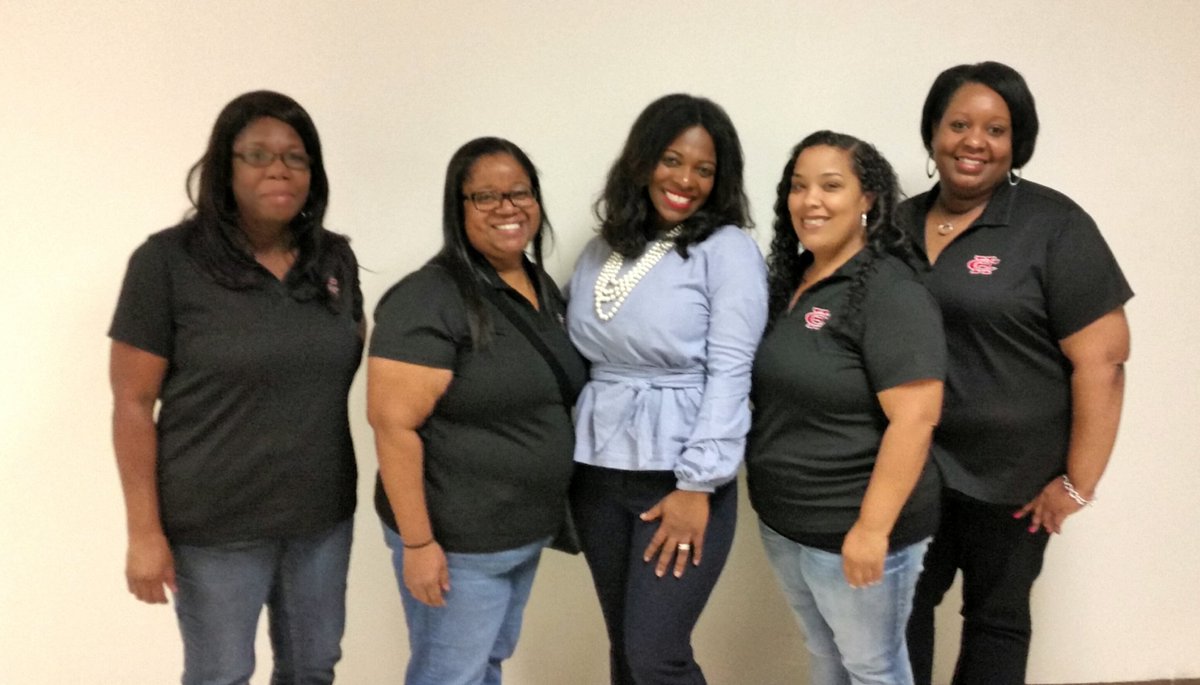 CounselorMsGray's tweet photo. @cedarhillisd counselors and teachers supporting our students at the Youth Education Success Summit. #YESSummit2017 https://t.co/uy91IBUaQS