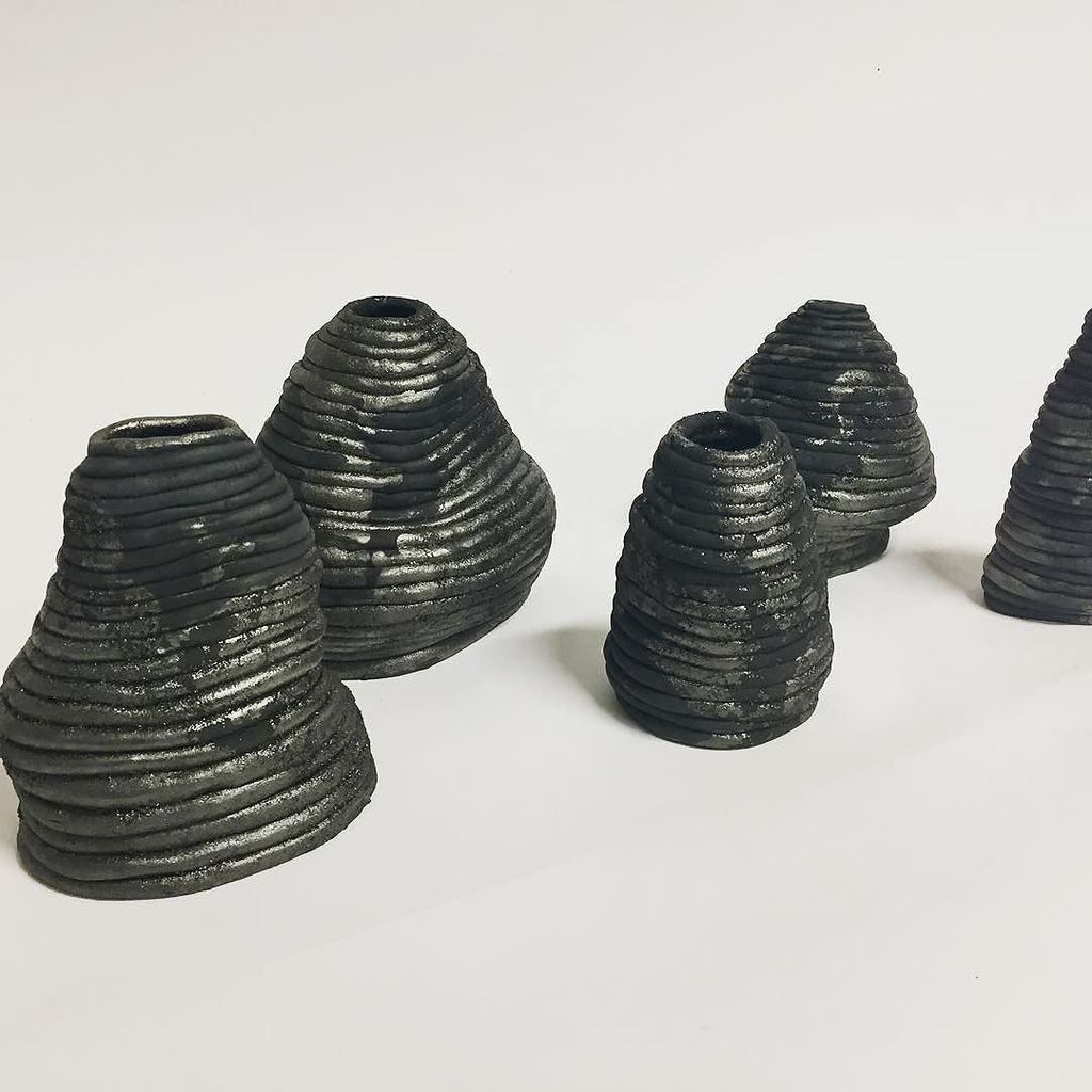 noticingclay's tweet photo. Noticing 3/3: black sculptural vessels
.
#Repost @keramisk
・・・
‘Halo’ .
#coilbuilt #coilpot #handbuilt #handbuiltc… https://t.co/IaOz5Sk2TB https://t.co/MiwQHLNNi8