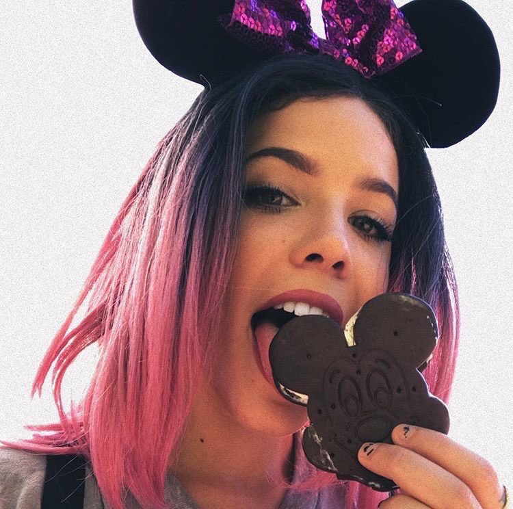 younggodsco's tweet photo. @halsey at disney through the years 💕 https://t.co/0K66Gbcss9