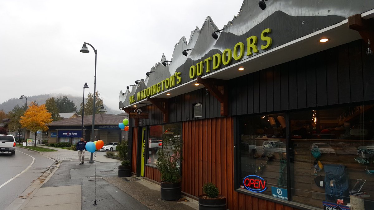 HendsbeeTamara's tweet photo. Celebrating 5 yr anniversary of Envision Fin member, Mt Waddingtons Outdoors!(My son Jack is the mural artist:) @EnvisionFin @WaddingtonSam https://t.co/l6QTfMqD0q