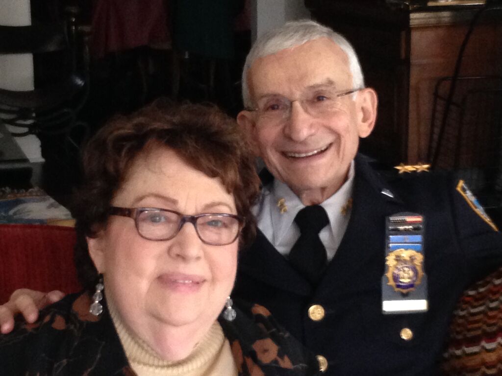 Flatbushwatch's tweet photo. BDE
Miriam Kass wife of NYPD Chief Chaplain Rabbi Alvin
Kass Unfortunately passed away during Shabbos.
We wish the family much comfort. https://t.co/xYFrTfjFKN