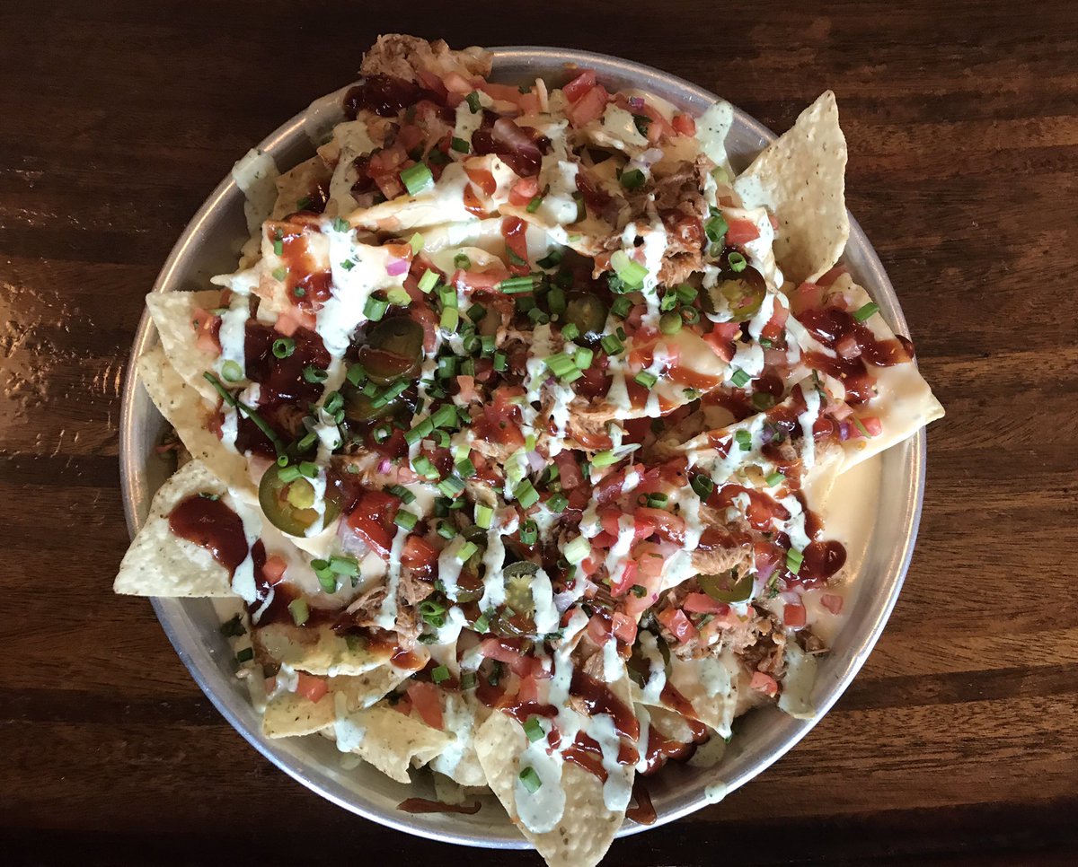 FiveStarBar's tweet photo. Our #pulledporknachos has pepperjack queso 🧀, tomatoes, jalapeños 🌶, the best BBQ sauce around and more! #newmenumonday #staytunedformore https://t.co/e6E9lTsnRY