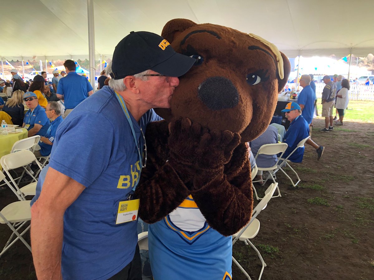 GodinezFHS's tweet photo. Fun day! #tailgateucla https://t.co/oldLn16roo