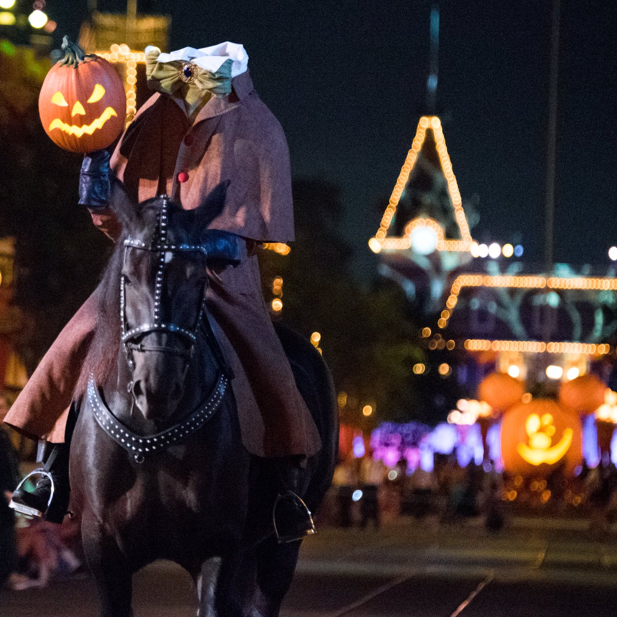 DisneylandPanda's tweet image. I can’t wrap my head around this one 
#Disneyland #HalloweenTime @DisneylandToday