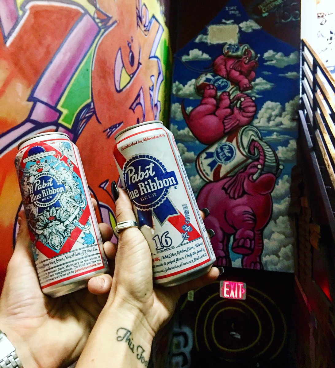 👀 Peep all this rad #PBR art happening right now...WHERE AM I??

#PBRart #DeepEllum #Pabst #WheresWaldo #PBR #PBRmusic