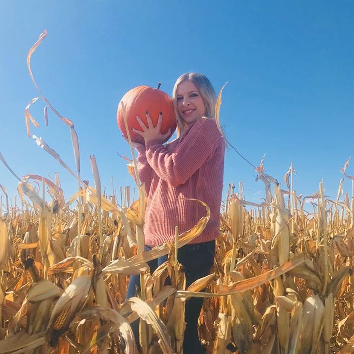 ashleighbooth5's tweet photo. I got a pumpkin! #sexypumpkin #Halloween #ilovethefall https://t.co/OV5CfeQDJR