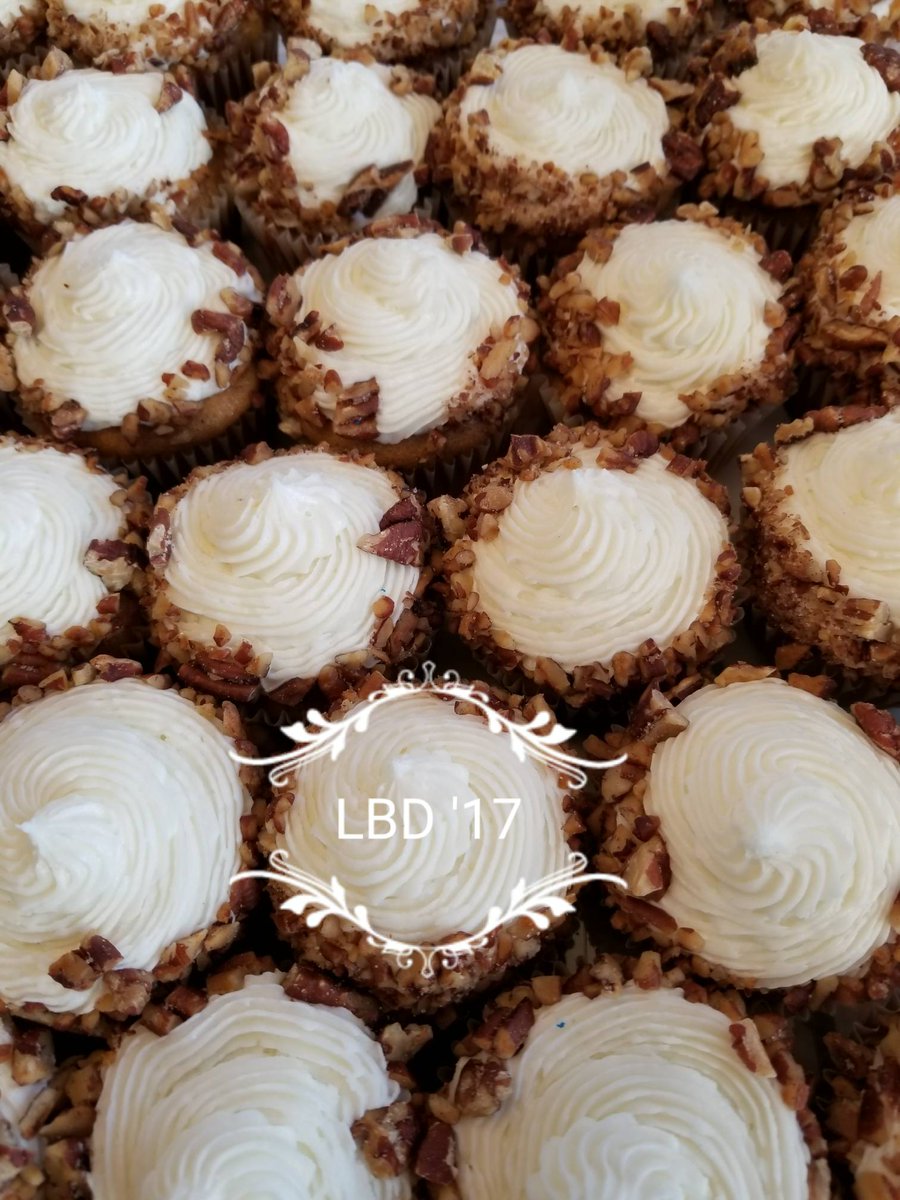LaurasBakingD's tweet photo. #pumpkinspice #cupcakes #roastedpecans #creamcheesefrosting
#HolmenWi #Holmenbaker request a quote at Laurasbakingdelights@charter https://t.co/Z76R6R2RyW