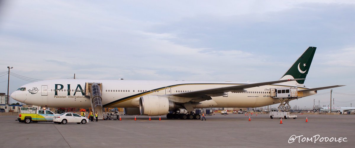 TomPodolec's tweet photo. Pakistan Int'l Airlines Boeing 777-300 still in #Toronto. Mishap w/fueling truck last night.
Damage to engine cowling.
#PK798 was canceled https://t.co/tV1etPX2iU
